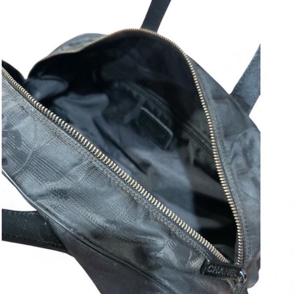 Chanel travel line mini Boston shoulder bag in black nylon - Picture 9 of 11